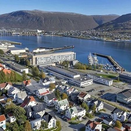 In The Heart Of The Aurora Borealis - Tromso City Екстер'єр фото